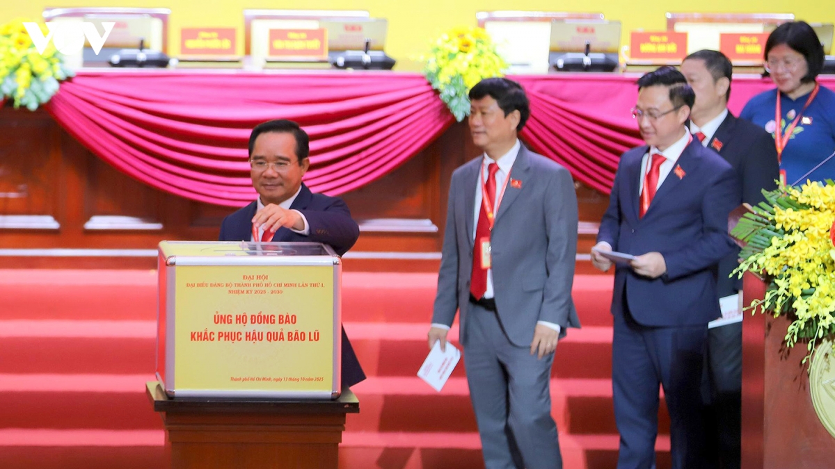 Đại hội Đảng bộ TP.HCM họp phiên trù bị, đại biểu quyên góp ủng hộ vùng bão lũ